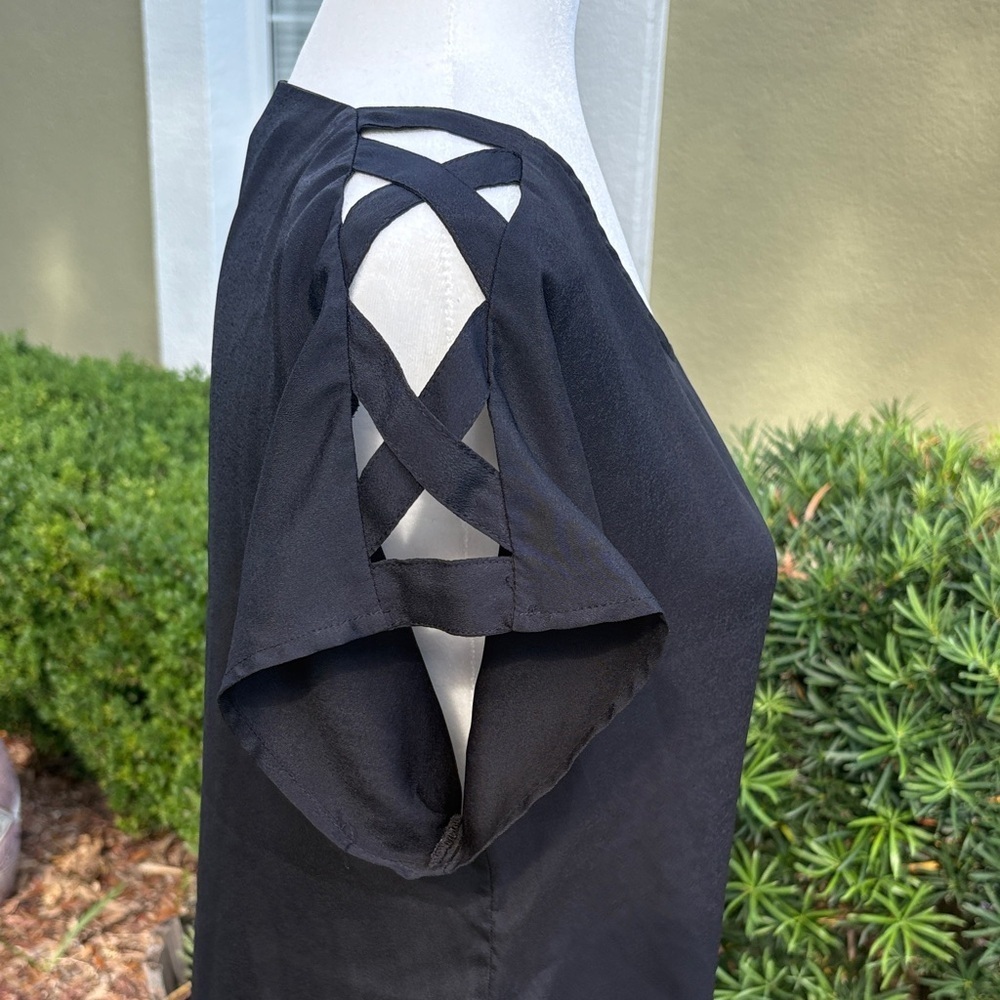 Express Elegant Black Women's Top - Picture 3 of 4